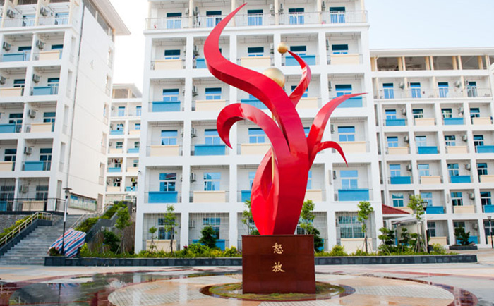 定制不銹鋼雕塑怎么選比較好？