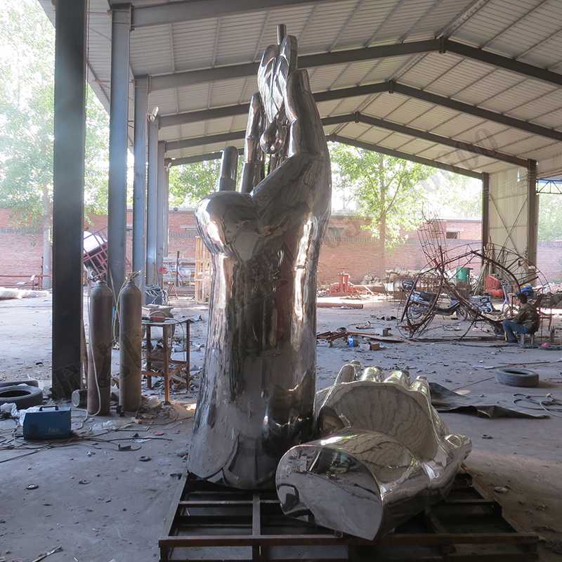 水滴主題不銹鋼雕塑，雙手不銹鋼雕塑，手托水滴景觀雕塑